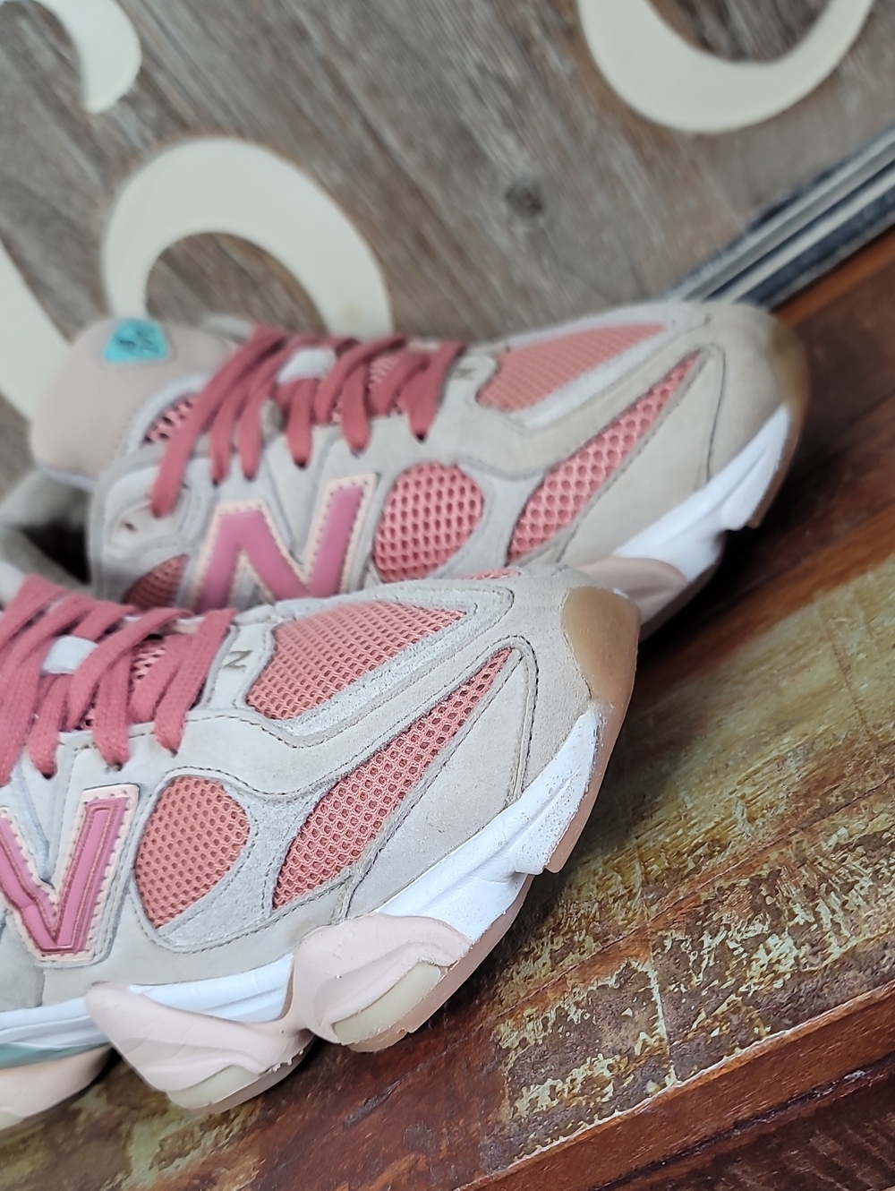 ๐ฅ Rare New Balance 9060 'Inside Voices' "Penny Cook Pink" Wmns 7 Good Conditon. - Picture 14 of 16